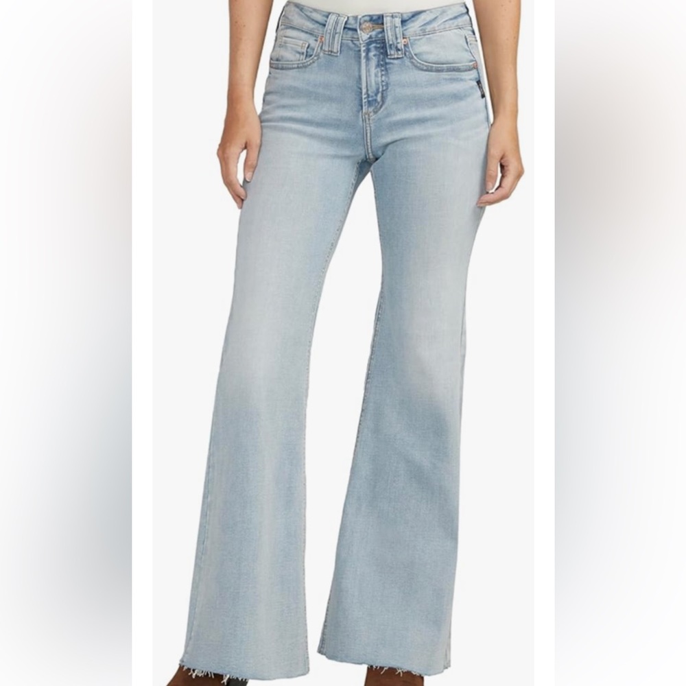 Silver Jeans Co. Women's Suki Mid Rise Curvy Fit Flare Leg Jeans 26 light wash